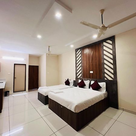 Gypsy Hotel Cusat Kochi Екстер'єр фото
