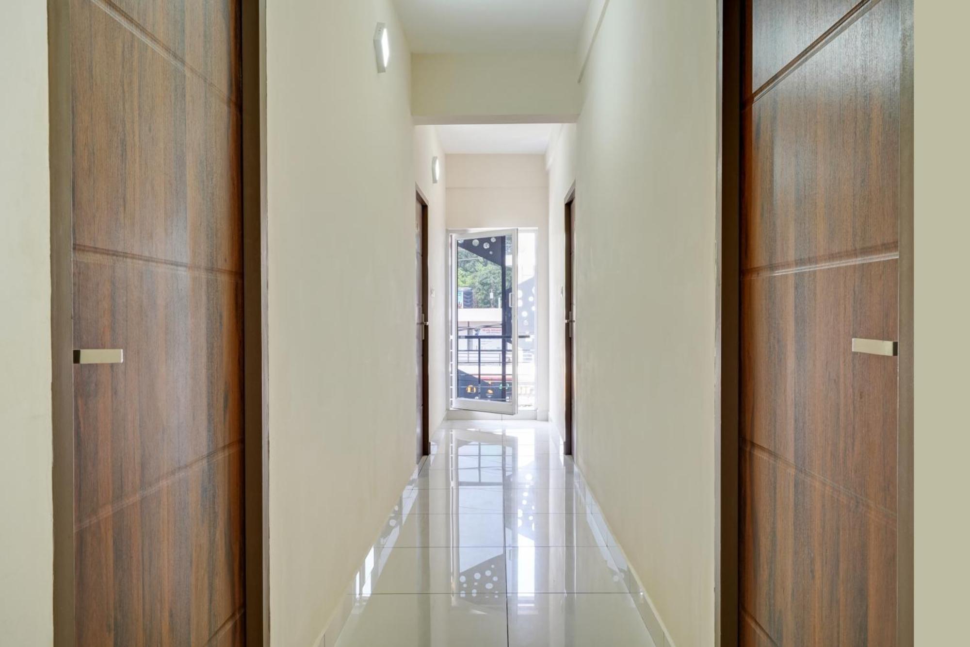 Gypsy Hotel Cusat Kochi Екстер'єр фото