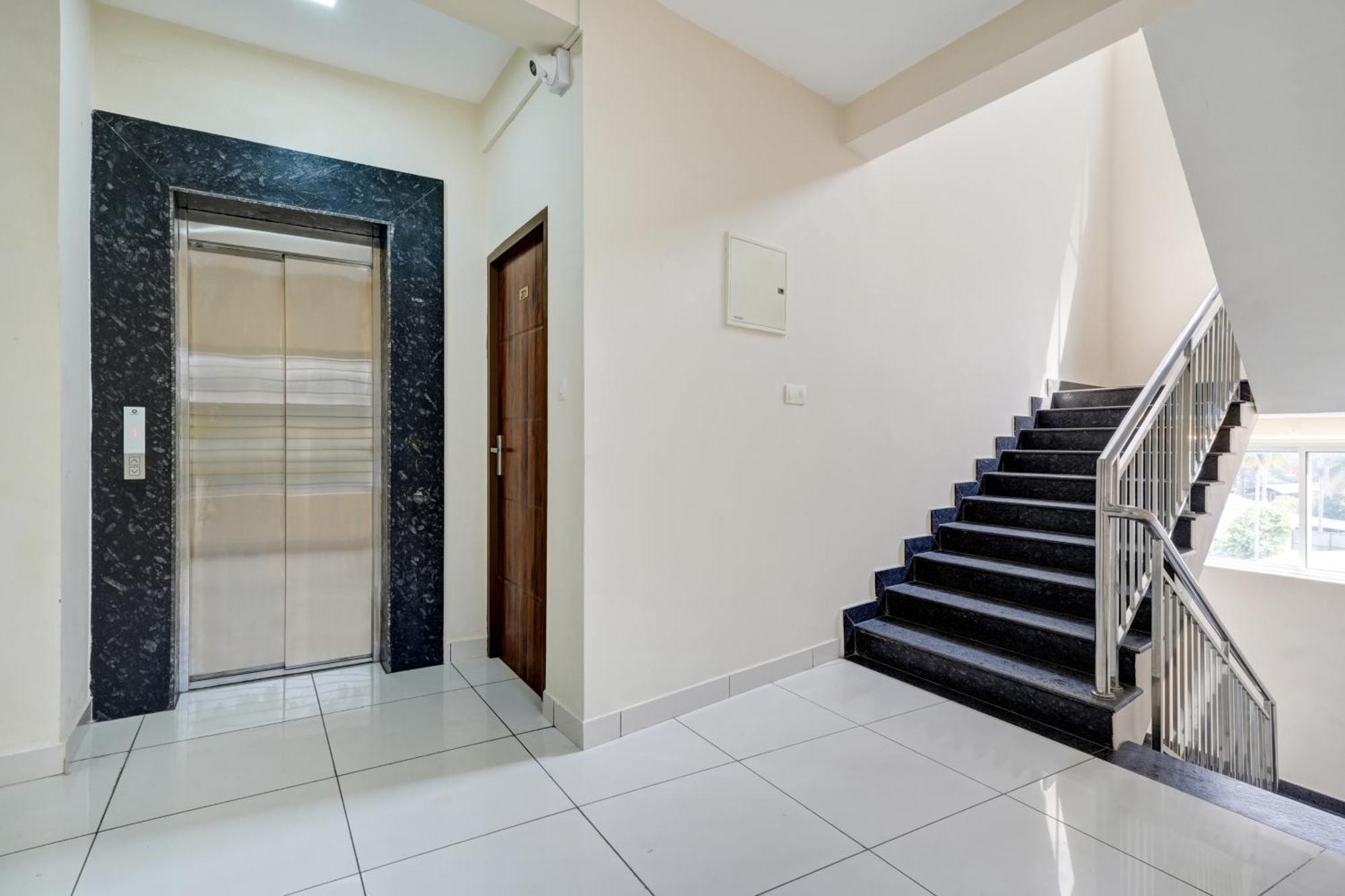 Gypsy Hotel Cusat Kochi Екстер'єр фото
