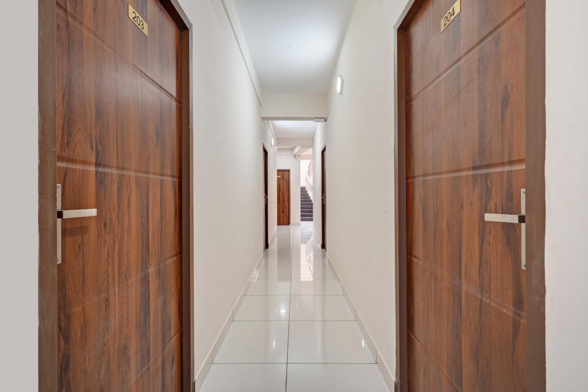 Gypsy Hotel Cusat Kochi Екстер'єр фото