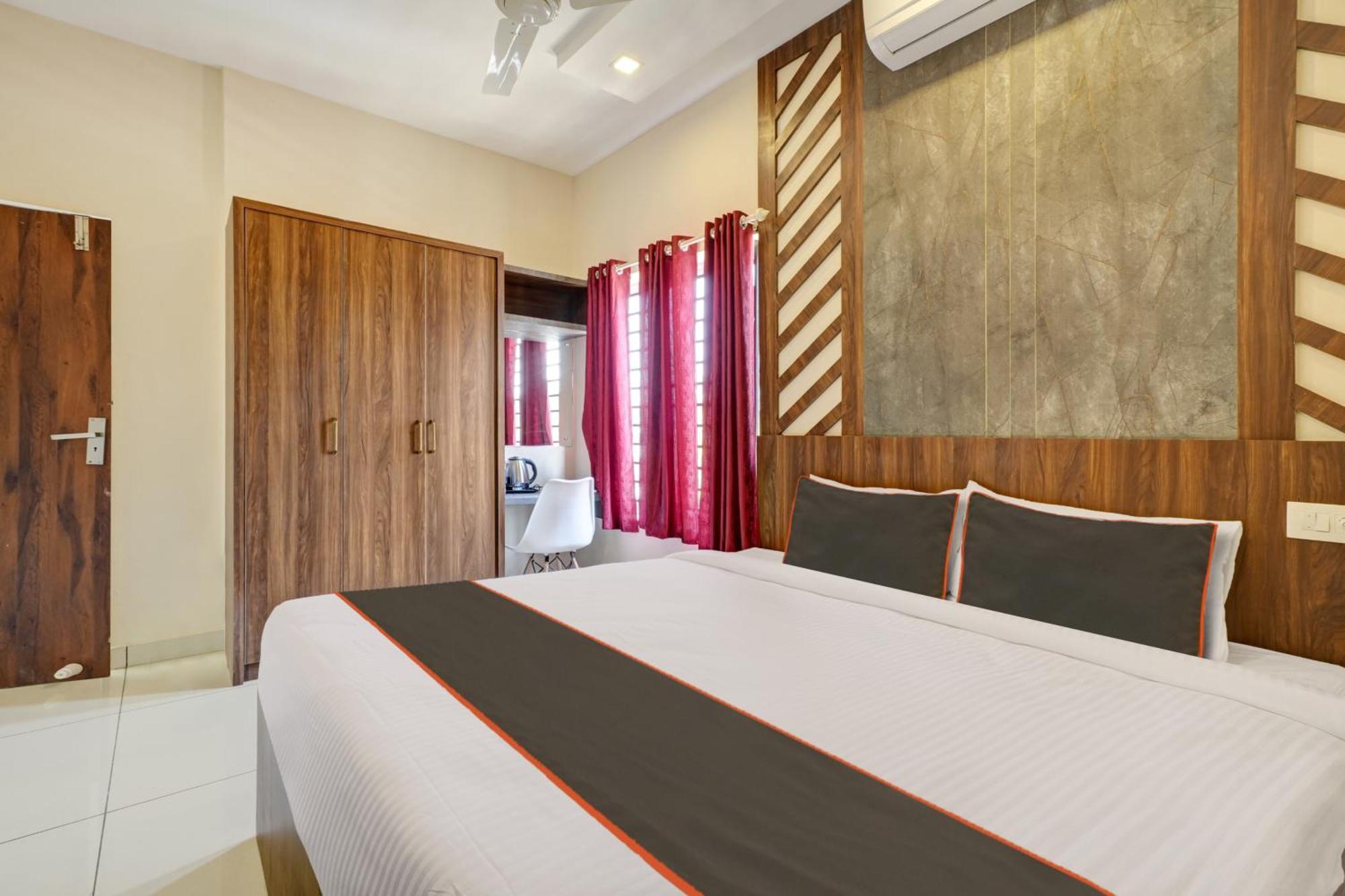 Gypsy Hotel Cusat Kochi Екстер'єр фото