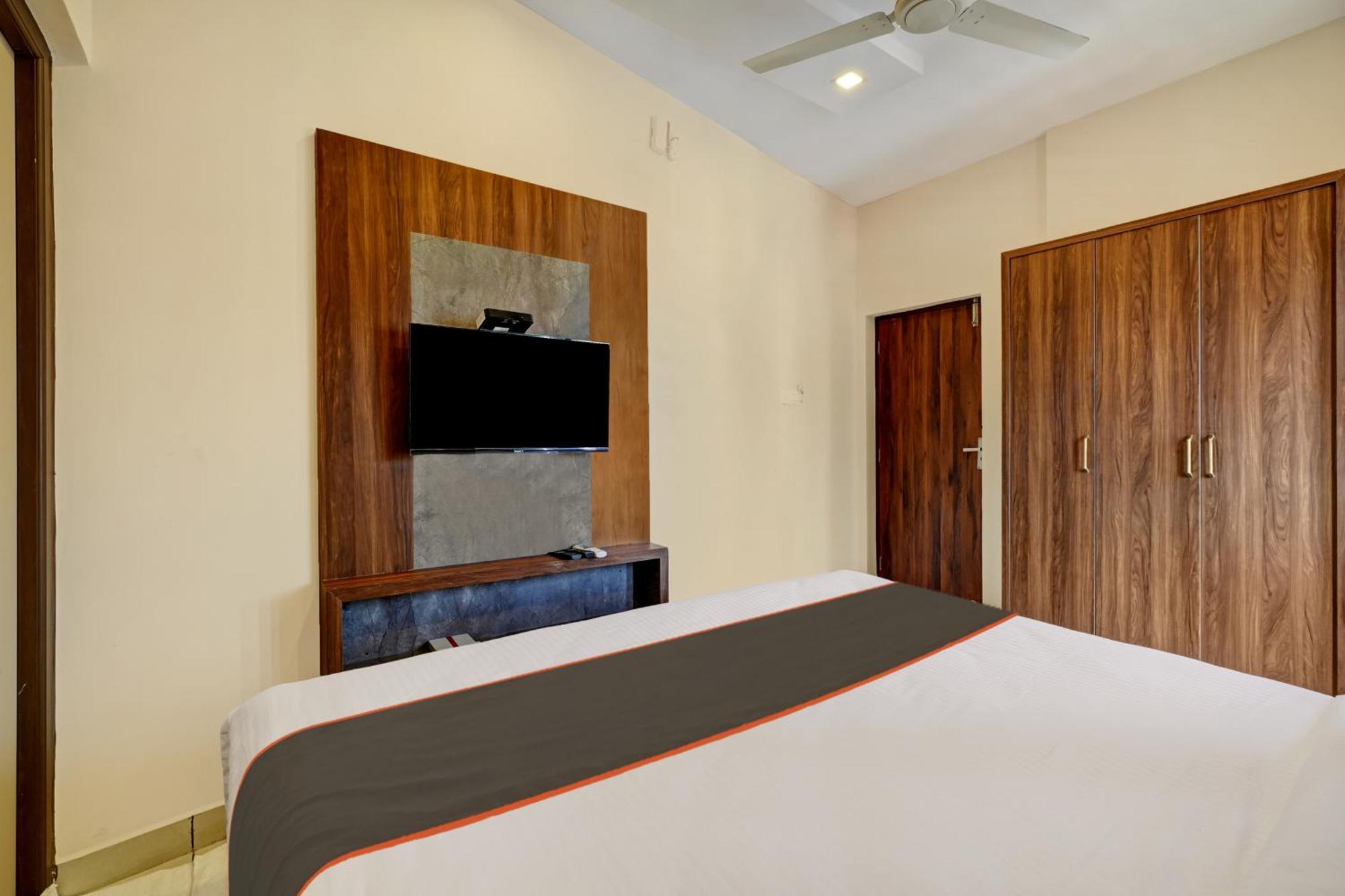 Gypsy Hotel Cusat Kochi Екстер'єр фото