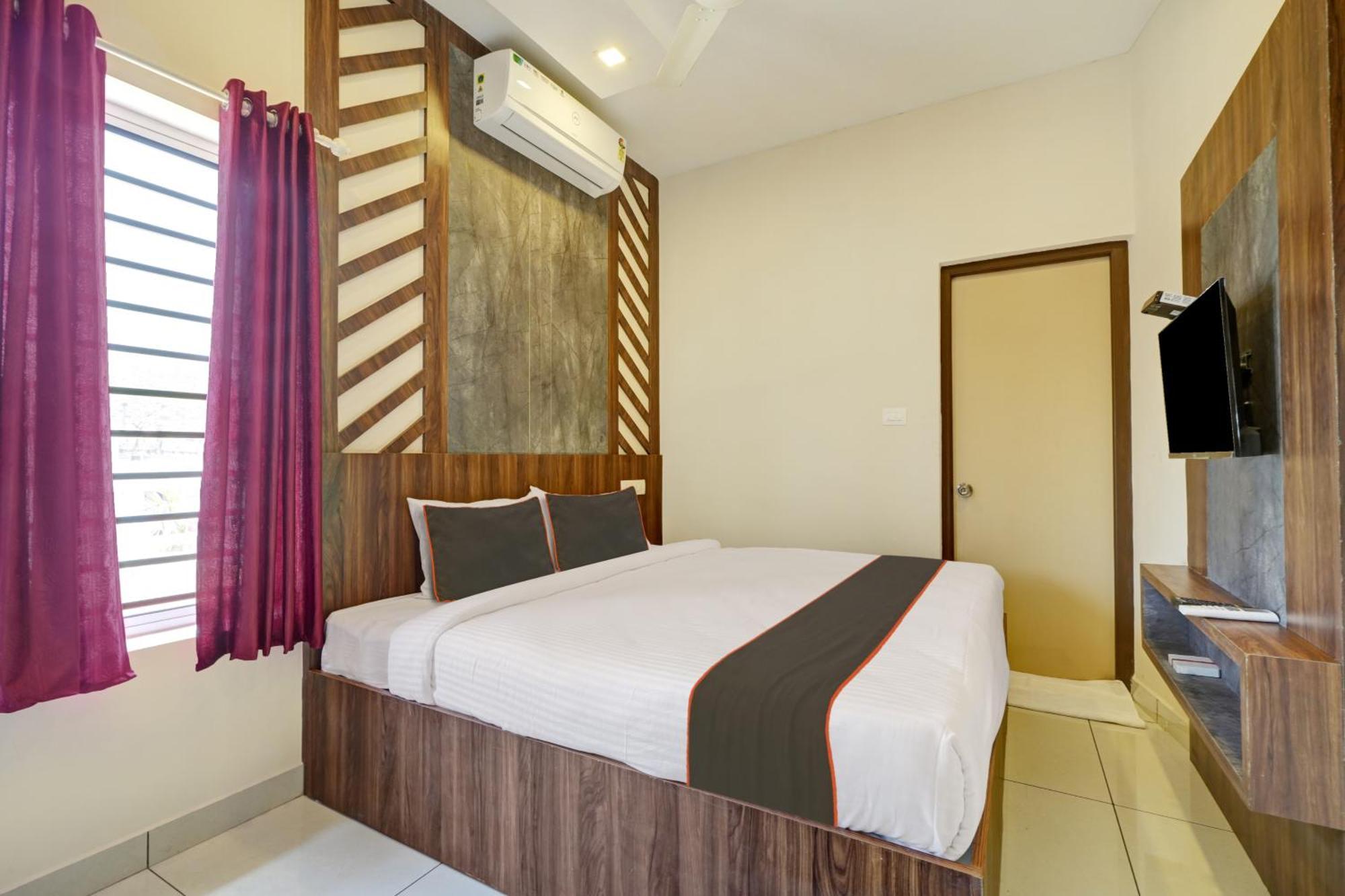 Gypsy Hotel Cusat Kochi Екстер'єр фото