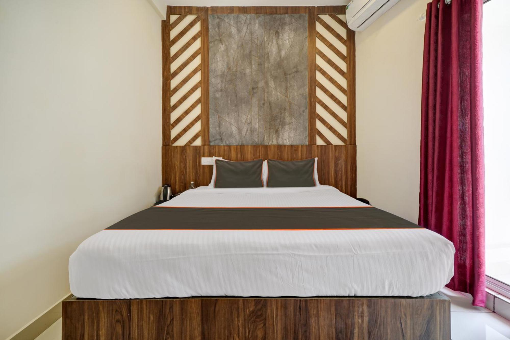 Gypsy Hotel Cusat Kochi Екстер'єр фото