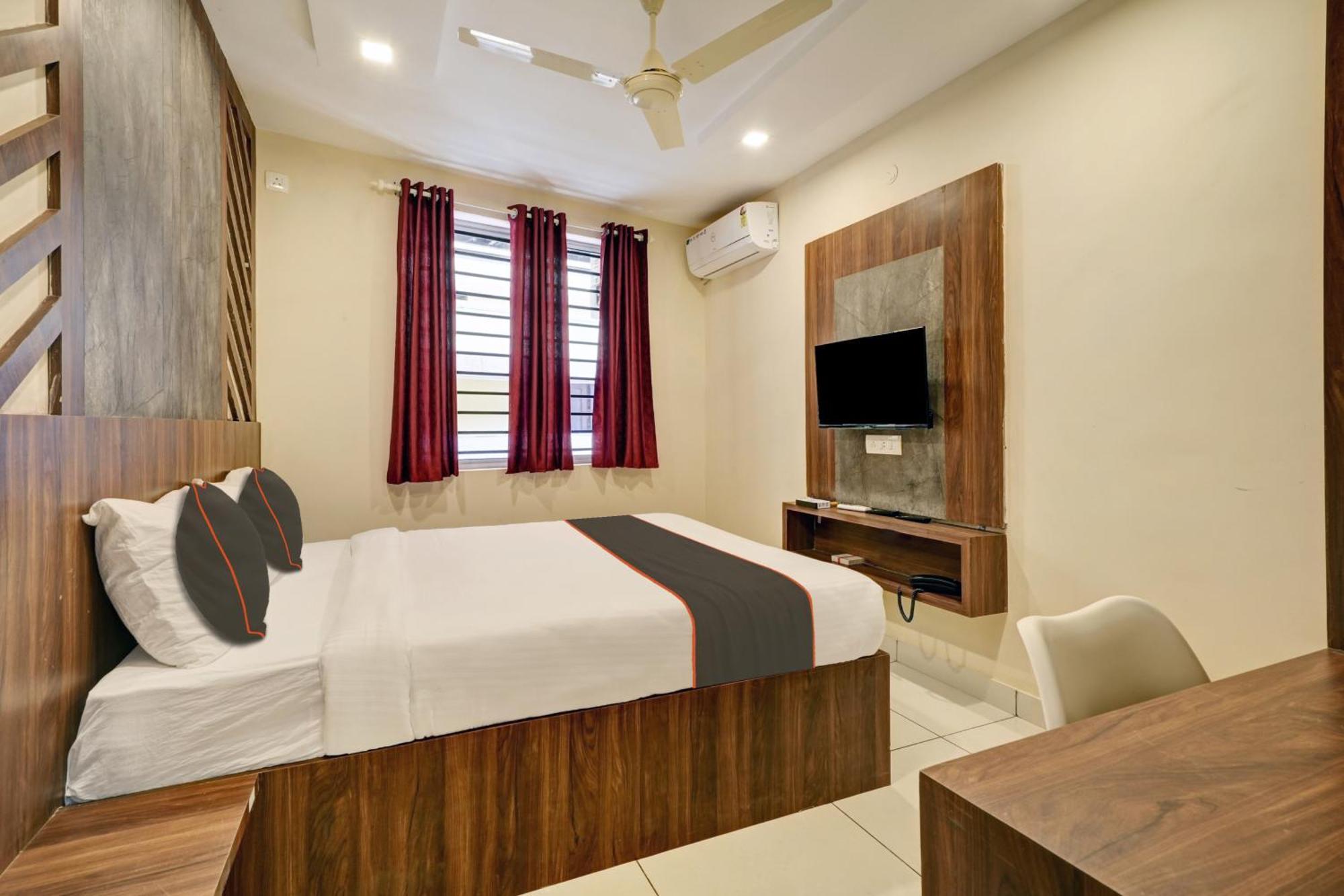 Gypsy Hotel Cusat Kochi Екстер'єр фото