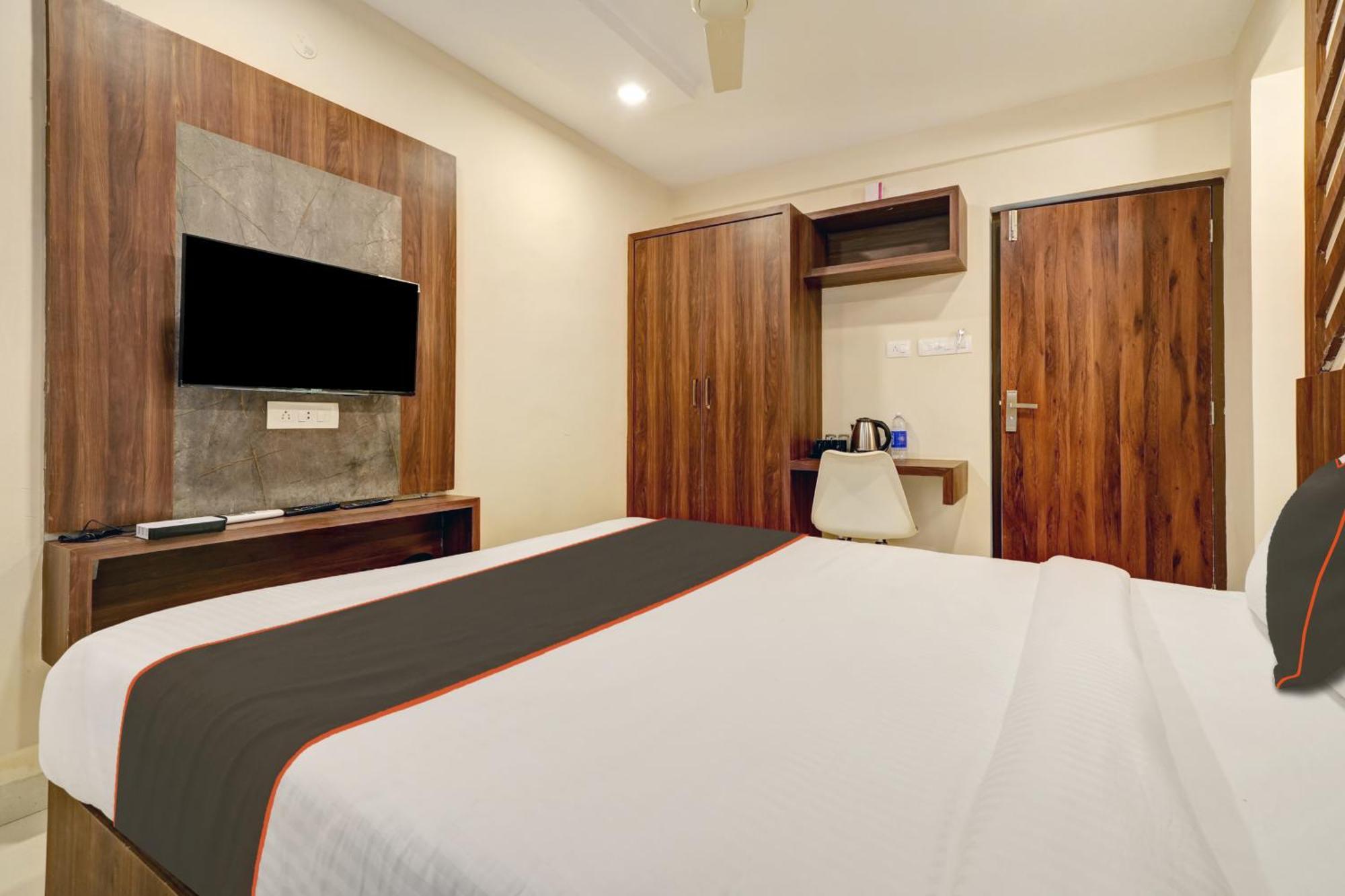 Gypsy Hotel Cusat Kochi Екстер'єр фото