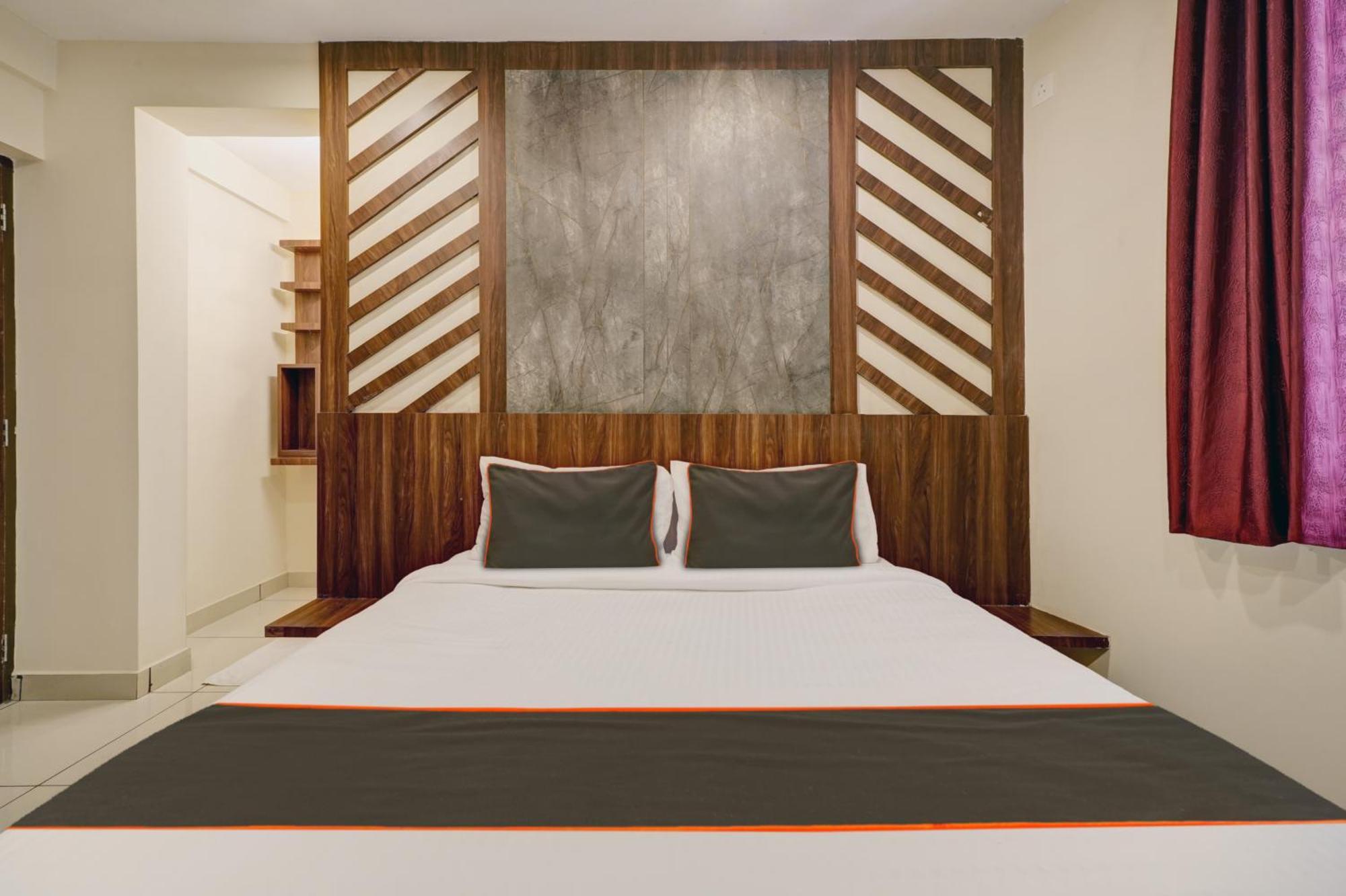Gypsy Hotel Cusat Kochi Екстер'єр фото