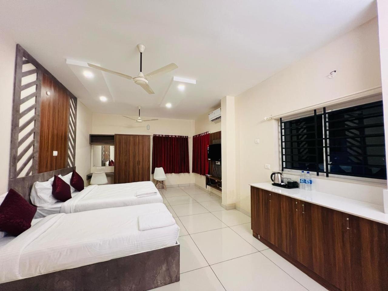 Gypsy Hotel Cusat Kochi Екстер'єр фото